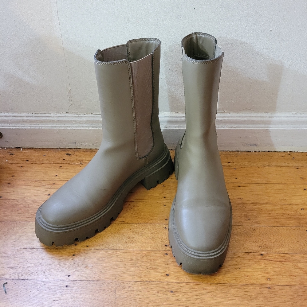 Forever 21 Chelsea Boots